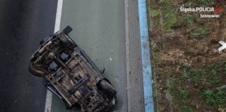 Samochód spadł z wiaduktu - fot. KMP w Sosnowcu