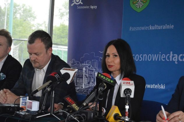 Podpisanie umowy na budowę stadionu piłkarskiego w Sosnowcu – fot. MZ