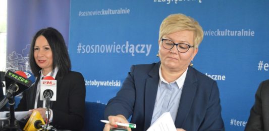 Podpisanie umowy na budowę stadionu piłkarskiego w Sosnowcu – fot. MZ