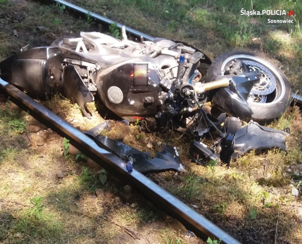 Motocyklista potrącił matkę z dwójką dzieci - fot. KMP w Sosnowcu