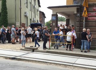 Kolejka po zaświadczenie lekarskie dla uczniów - fot. Mateusz Bochenek