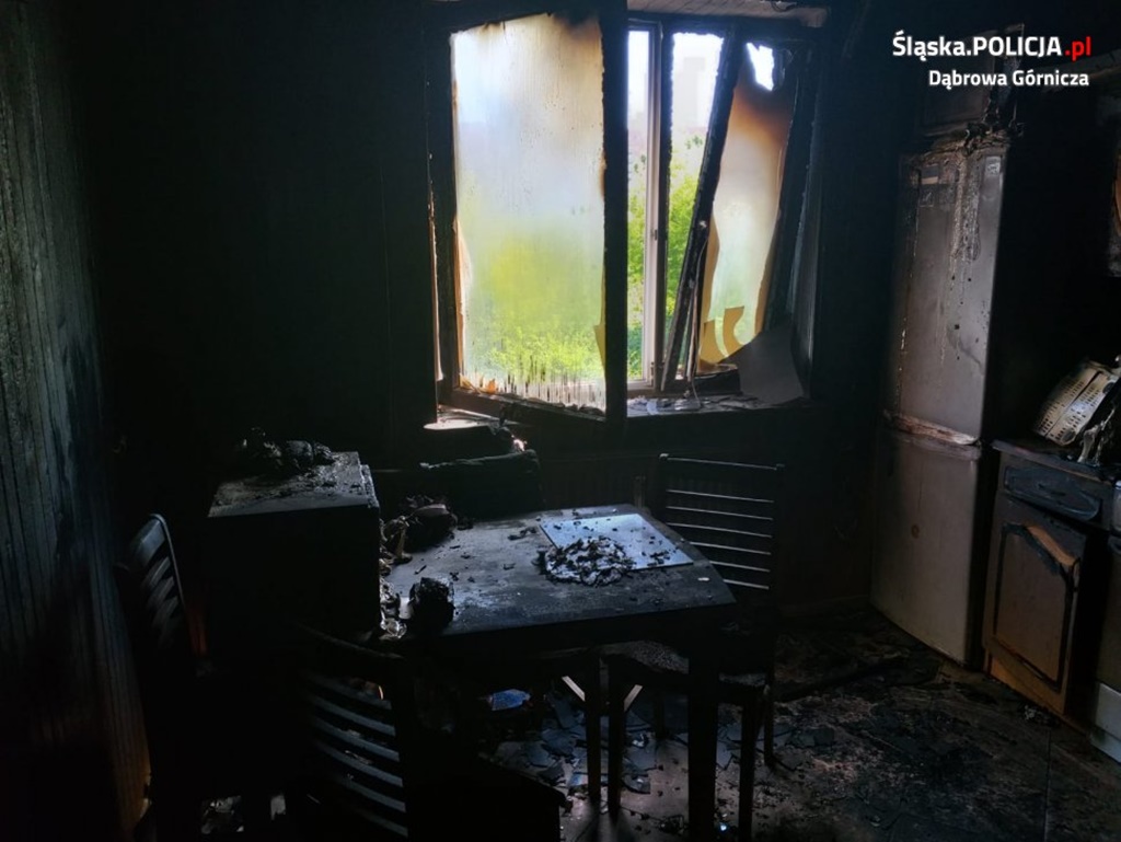 Pożar mieszkania w Dąbrowie Górniczej - fot. KMP w Dąbrowie Górniczej