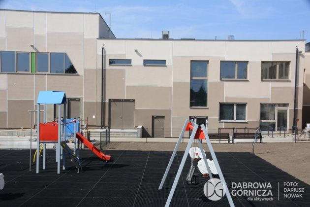 Prace końcowe przy remoncie szkoły w Błędowie - fot. Dariusz Nowak/UM Dąbrowa G&oacute;rnicza