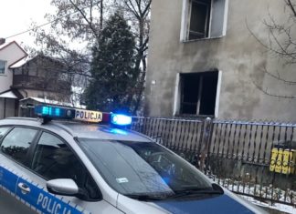 Policjanci uratowali człowieka z pożaru - fot. KMP w Jaworznie