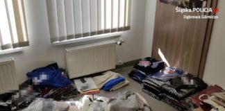 Zabezpieczyli podrabianą odzież – fot. Policja Dąbrowa Górnicza