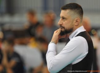 Trener MKS-u Będzin Jakub Bednaruk – fot. Wojtek Borkowski/FOTOBORKOWSCY
