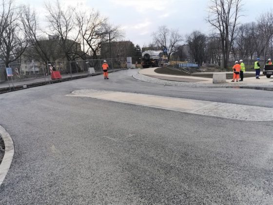 W rejonie ul. Katowickiej i Dehnel&oacute;w powstaje węzeł przesiadkowy i nowe skrzyżowanie - fot. UM Czeladź