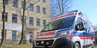 Ambulans dla sosnowieckiego szpitala – fot. UM Sosnowiec