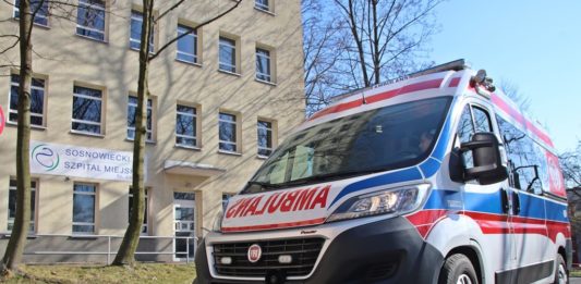 Ambulans dla sosnowieckiego szpitala – fot. UM Sosnowiec