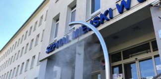 W Sosnowcu pojawiły się specjalne kurtyny do dezynfekcji – fot. UM Sosnowiec