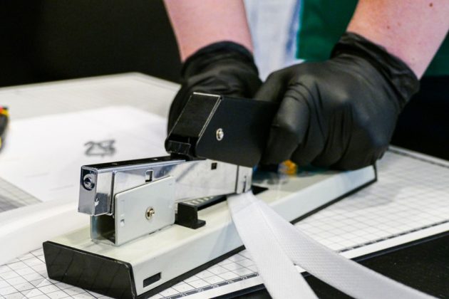 Koleje Śląskie produkują przyłbice dla szpitali &ndash; fot. Koleje Śląskie