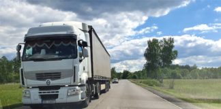 Ciężarówki przejeżdżające przez Sławków – fot. UM Sławków