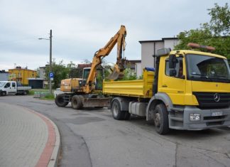 Trwa kapitalny remont chodnika - fot. UM Zawiercie