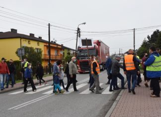 Protest mieszkańców Sławkowa w sprawie drogi do Euroterminala - fot. Krzysztof Kozieł