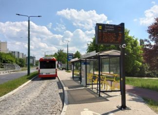 Tablice informacyjne na przystankach - fot. ZTM