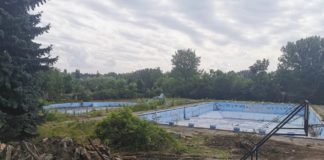 Trwa remont nieczynnego basenu w parku Grabek – fot. UM Czeladź