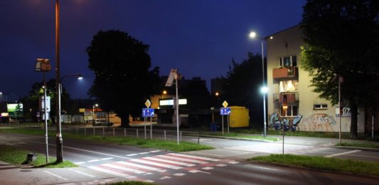 Sosnowieckie przejście dla pieszych z dodatkowym oświetleniem – fot. Damian Żurawski