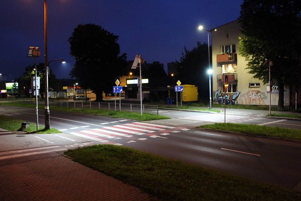 Sosnowieckie przejście dla pieszych z dodatkowym oświetleniem – fot. Damian Żurawski