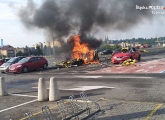 Wybuch na parkingu centrum budowlanego - fot. KMP w Sosnowcu/ D. Zmarzły