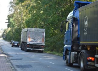 Ciężarówki przejeżdżające przez Sławków – fot. UM Sławków