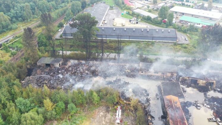 Spłonęło nielegalne składowisko odpad&oacute;w w Sosnowcu - fot. Marcin Karaban