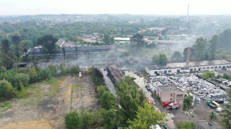 Spłonęło nielegalne składowisko odpad&oacute;w w Sosnowcu - fot. Marcin Karaban