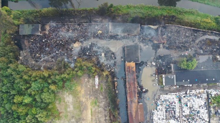 Spłonęło nielegalne składowisko odpad&oacute;w w Sosnowcu - fot. Marcin Karaban