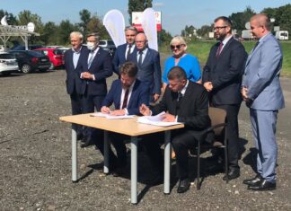 Podpisanie umowy na przebudowę DK1 między Dąbrową Górniczą i Podwarpiem - fot. UM Dąbrowa Górnicza