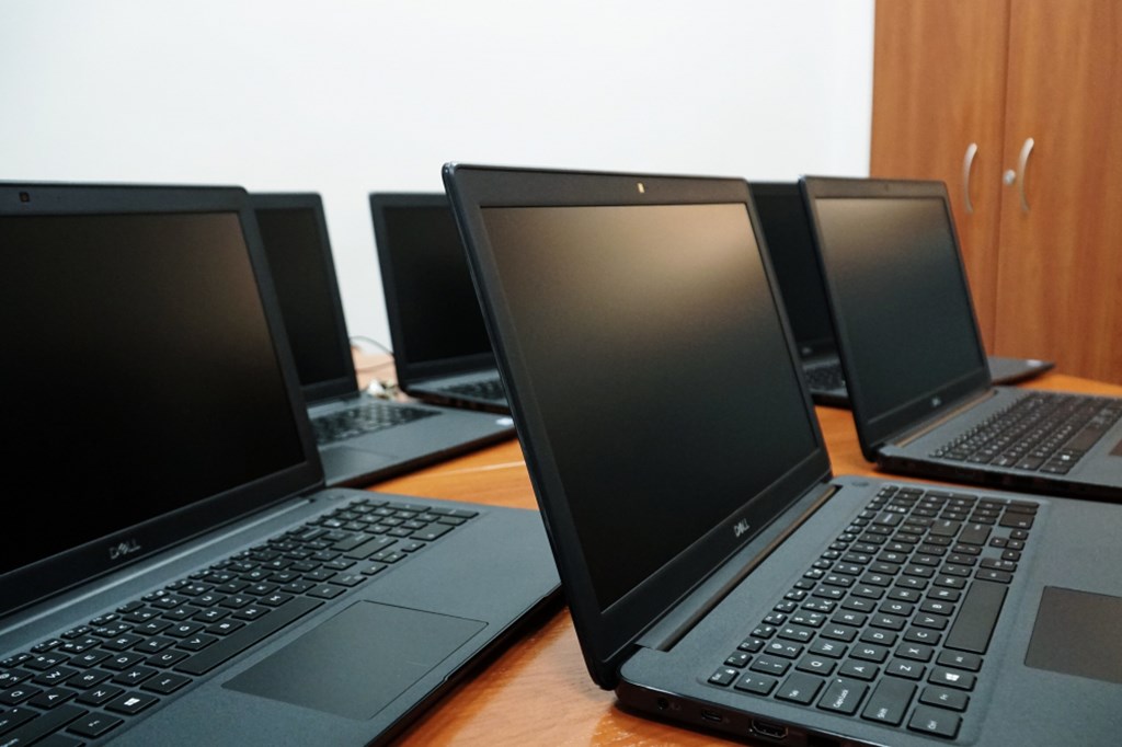 Laptopy dla uczniów – fot. UM Jaworzno 