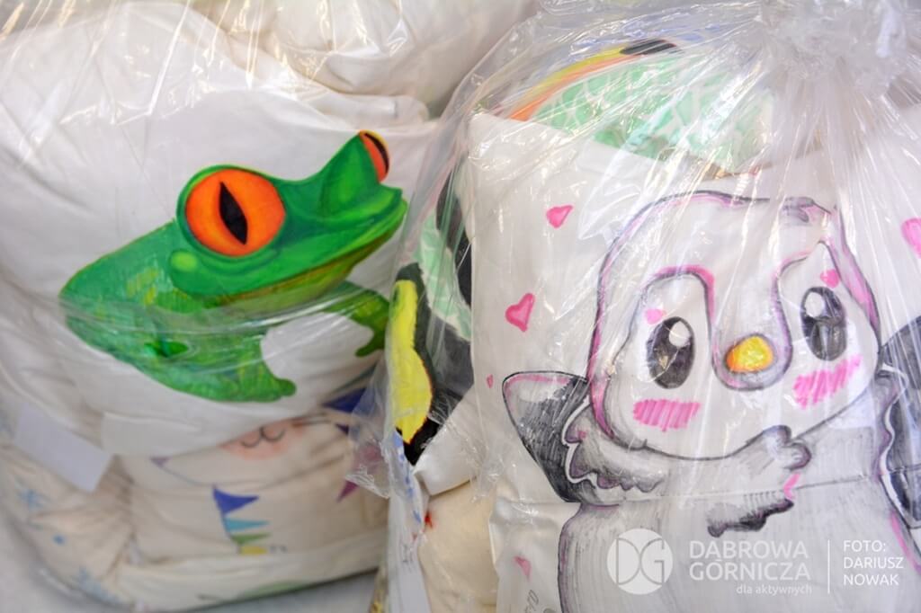 Świąteczne poduszki dla pacjentów szpitala – fot. Dariusz Nowak