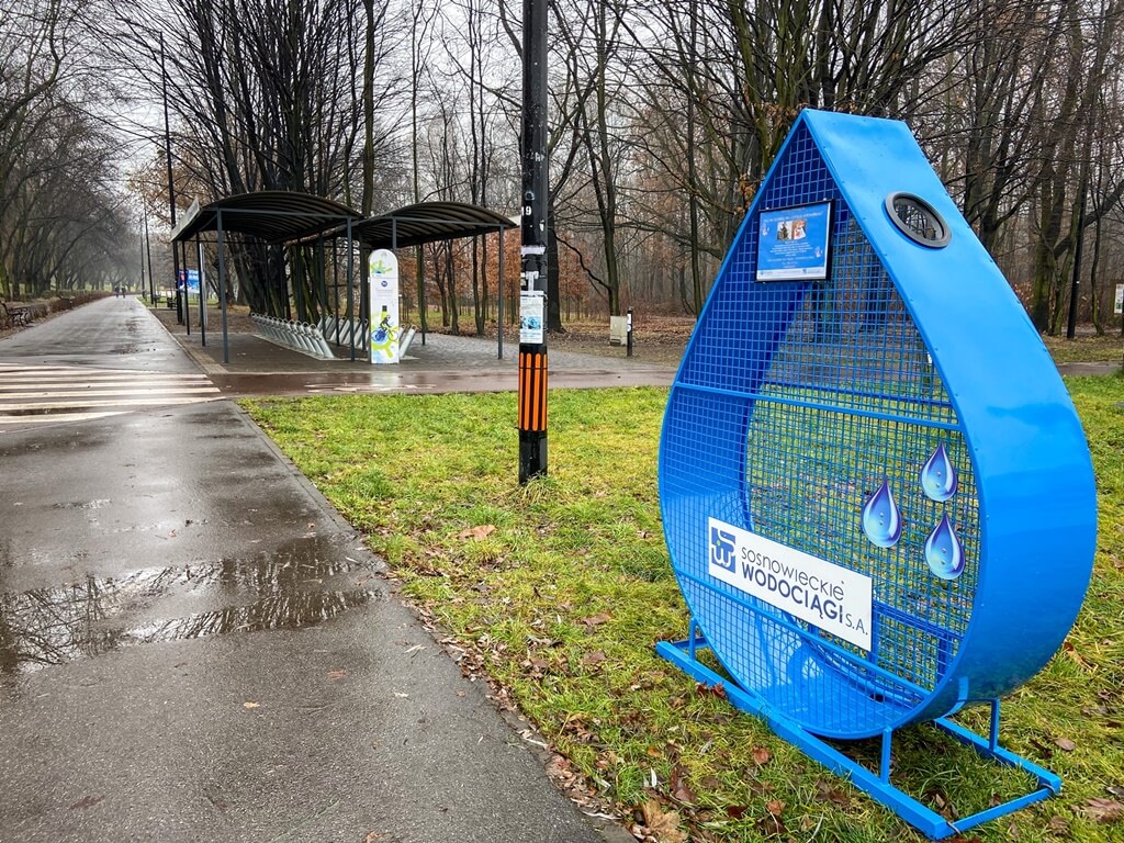 Sosnowieckie Wodociągi ustawiły pojemniki na nakrętki – fot. UM Sosnowiec