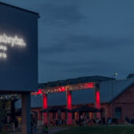 Noc, Budynek, Ludzie, Neon, Fabryka Pełna Życia