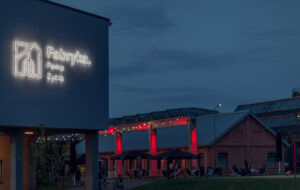 Noc, Budynek, Ludzie, Neon, Fabryka Pełna Życia