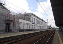 szyny, tory, dworzec, stacja kolejowa, budynek