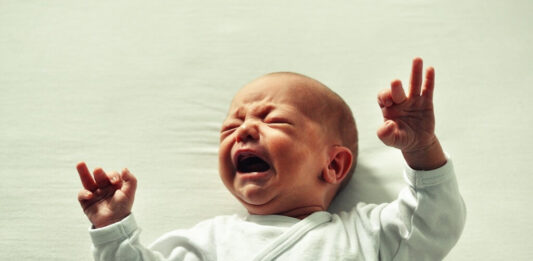 dziecko, niemowlę, płacz, łzy, smutek, krzyk