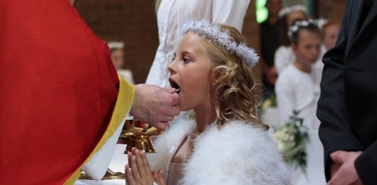Komunia, Kościół, Pierwsza komunia święta, Ksiądz, Dzieci