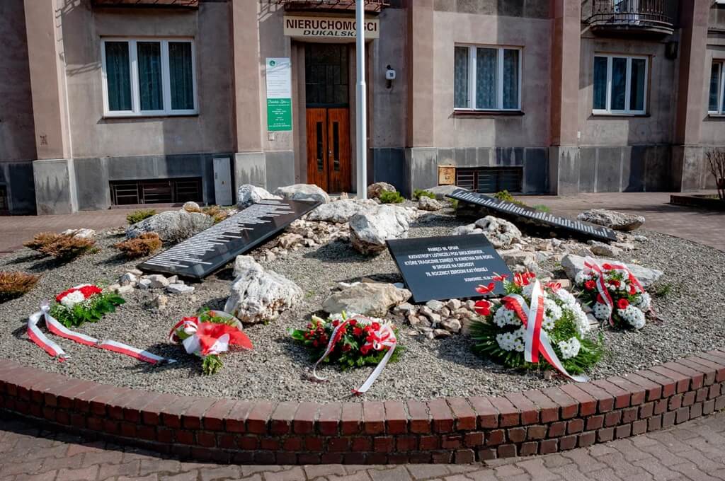 W Sosnowcu odsłonięto tablice poświęcone ofiarom katastrofy smoleńskiej - fot. UM Sosnowiec