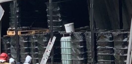 pojemniki, niebezpieczne substancje, odpady