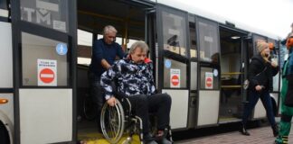 Niepełnosprawny, Droga, Wózek inwalidzki, Autobus, Chodnik