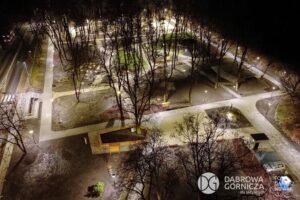 Park, Drzewa, Uliczki, Chodniki, Podlesie Pełne Życia, Ławki, Oświetlenie