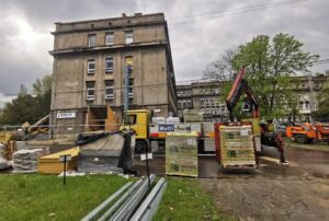 Szpital, Budynek, Drabina, Ogrodzenie, Chodnik