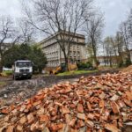 Szpital, Budynek, Samochód, Materiały budowlane, Drzewa