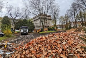 Szpital, Budynek, Samochód, Materiały budowlane, Drzewa