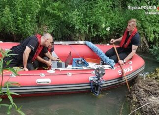 policja, straż, ponton, akcja poszukiwawcza