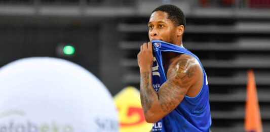 zawodnik na parkiecie