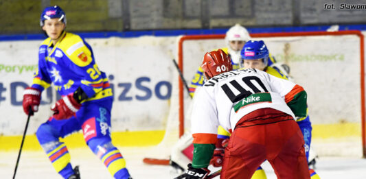hokeiści na lodowisku