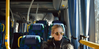 kobieta w autobusie