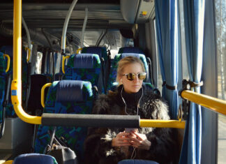 kobieta w autobusie