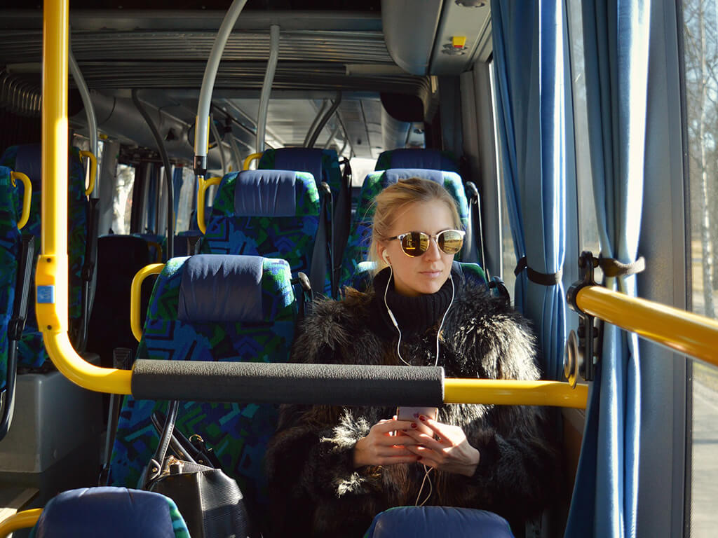 kobieta w autobusie